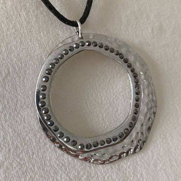 Modern silver colored necklace with tiny beads - Picture 5 of 7
